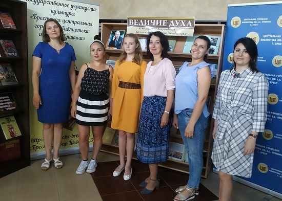 Напярэдадні Дня Незалежнасці Рэспублікі Беларусь у гарадской бібліятэцы імя А.С. Пушкіна ў Брэсце прэзентавалі выставу “Веліч духу”