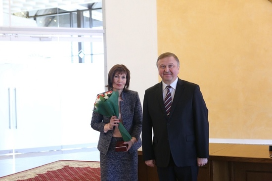 Премьер-министр Беларуси Андрей Кобяков вручил  Медаль Франциска Скорины Лилиане Анцух