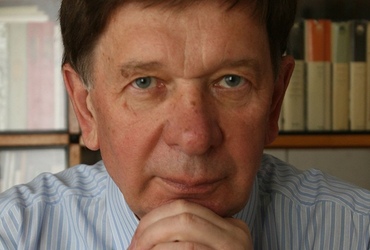 Саюз пісьменнікаў Беларусі смуткуе з прычыны смерці народнага паэта Беларусі Уладзіміра Іванавіча Карызны і выказвае спачуванні яго родным і блізкім.