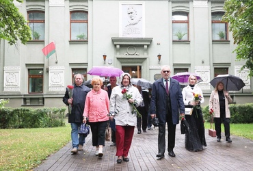 На паклон да Купалы