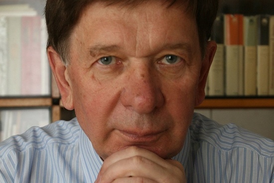 Саюз пісьменнікаў Беларусі смуткуе з прычыны смерці народнага паэта Беларусі Уладзіміра Іванавіча Карызны і выказвае спачуванні яго родным і блізкім.